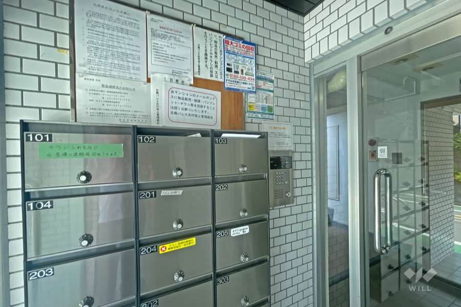 エントランスはオートロック付きです。