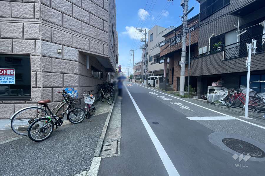 敷地北側の前面道路