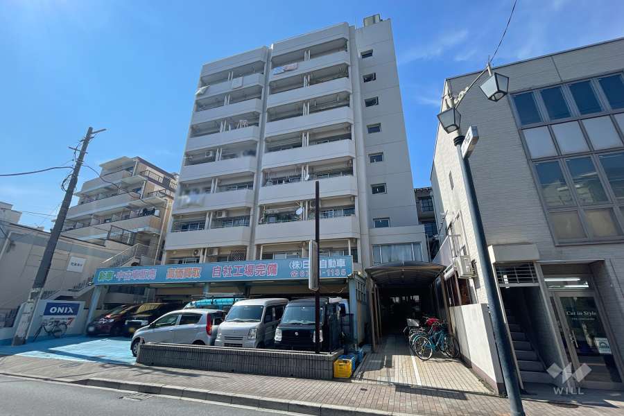 信和第一マンションの外観（南東側から）
