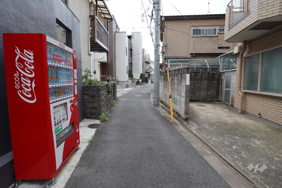 敷地北東側の前面道路