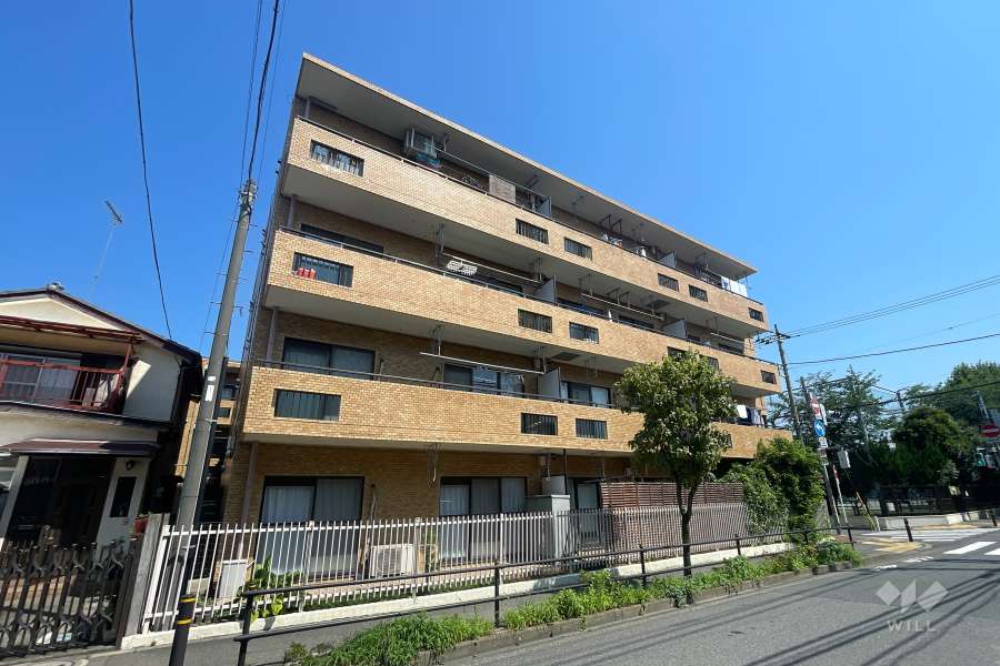 ライオンズマンション西高島平の外観（南東側から）