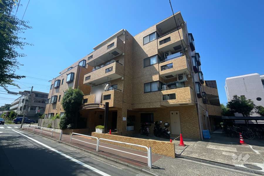 ライオンズマンション西高島平の外観（北東側から）