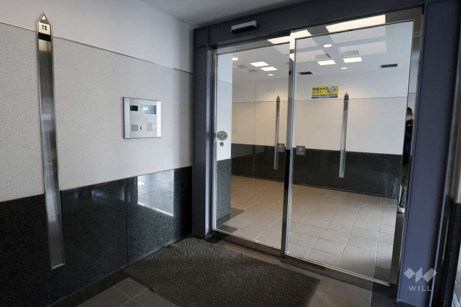 エントランスはオートロック付きです。