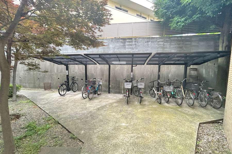 駐輪場（屋根付き）