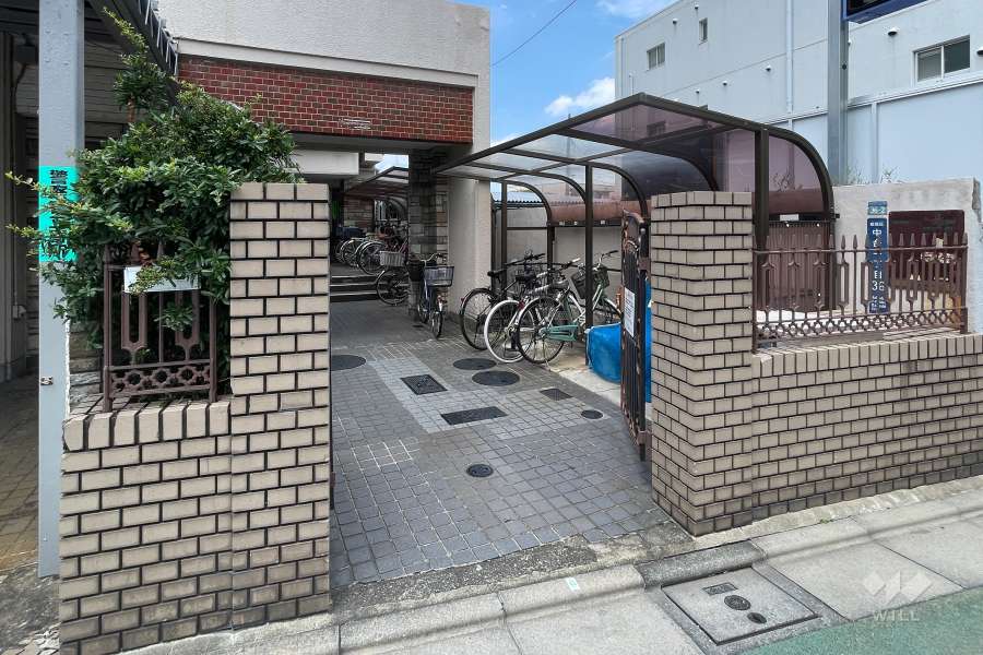 敷地入り口