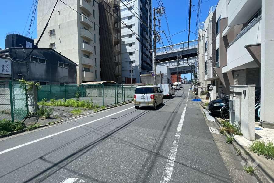 敷地北側の前面道路