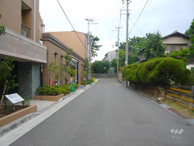 周辺の街並み（マンション北側の前面道路）