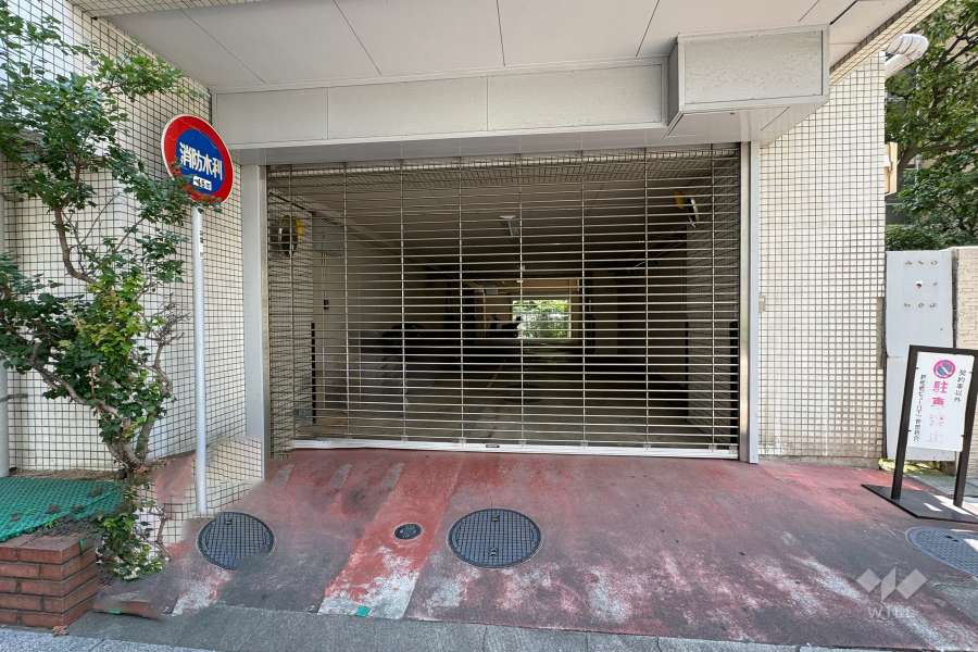 駐車場の出入り口（リングシャッター付き）