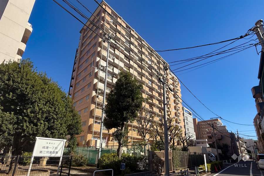成増ローヤルコーポの外観（南西側から）