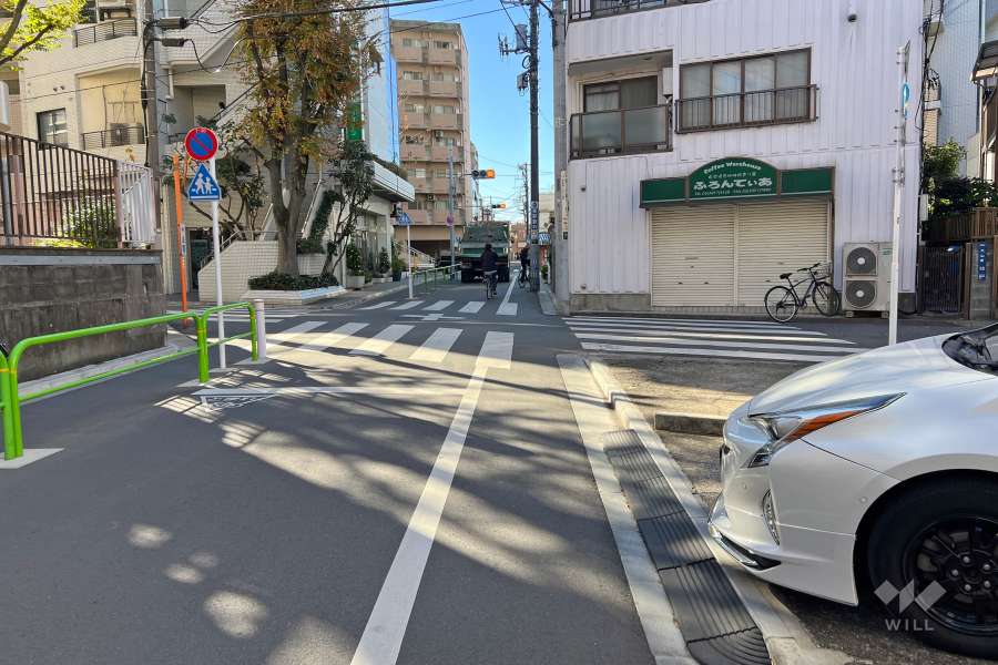 敷地南側の前面道路