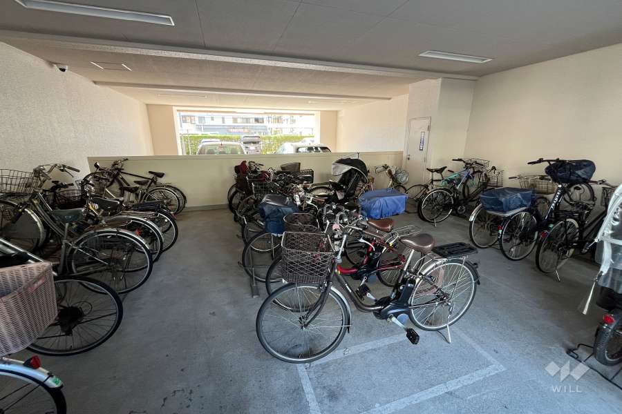 屋内に設けられた駐輪場