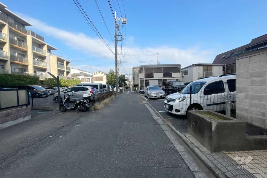敷地北側の前面道路
