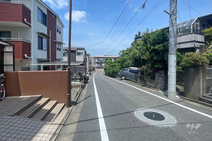 敷地北東側の前面道路