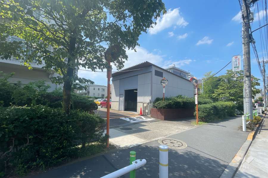 駐車場の出入り口　