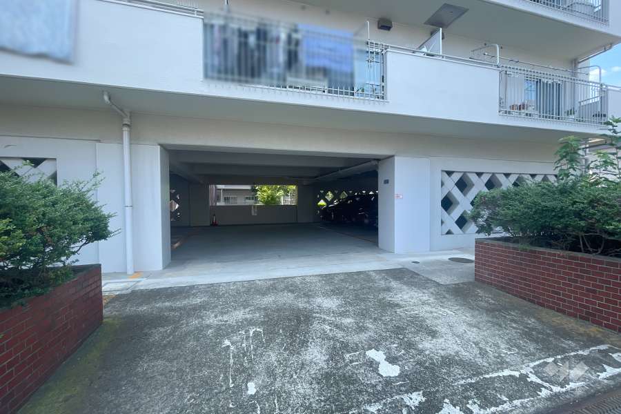 敷地内駐車場（屋内平面式）