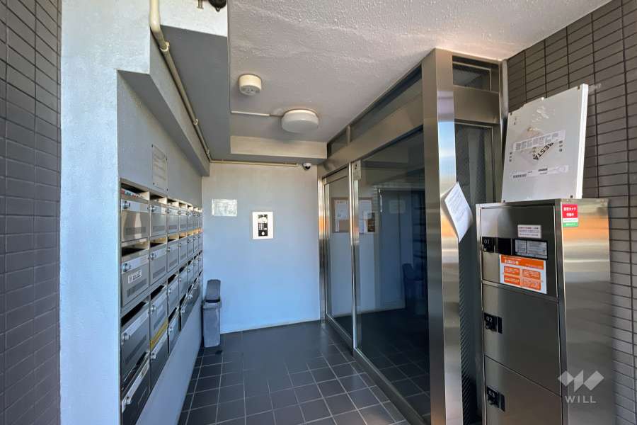 エントランスはオートロック付きです。