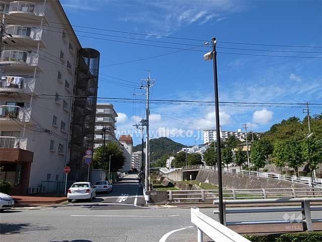 敷地の北側には白瀬川が流れています。