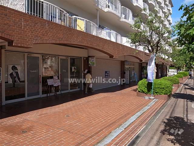 1階には店舗が入っています。