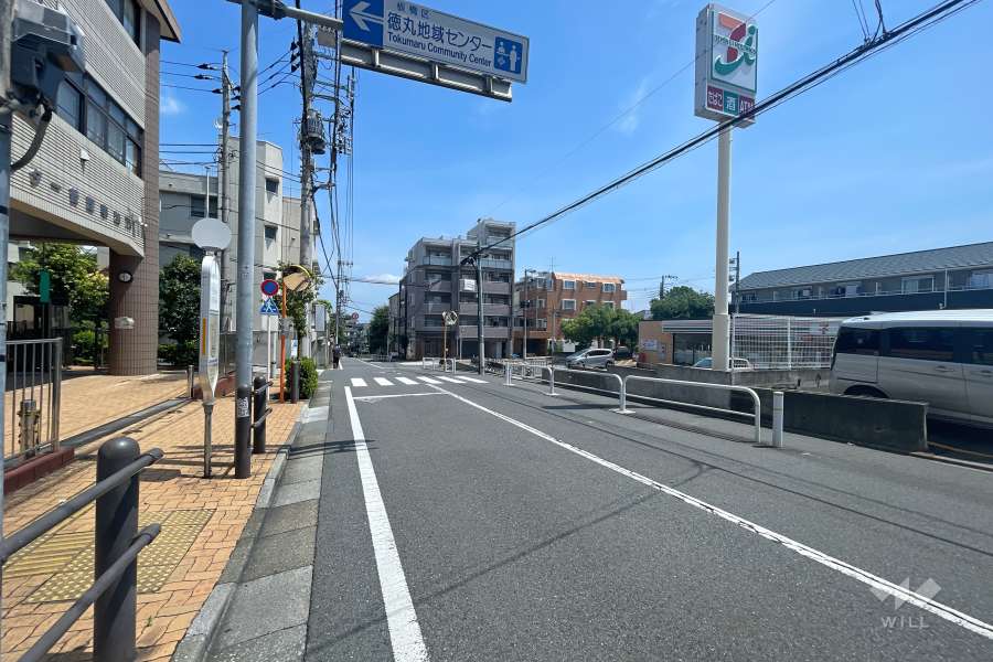 敷地東側の前面道路