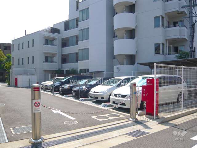 敷地内駐車場（出入り口はロボットゲート付きです）