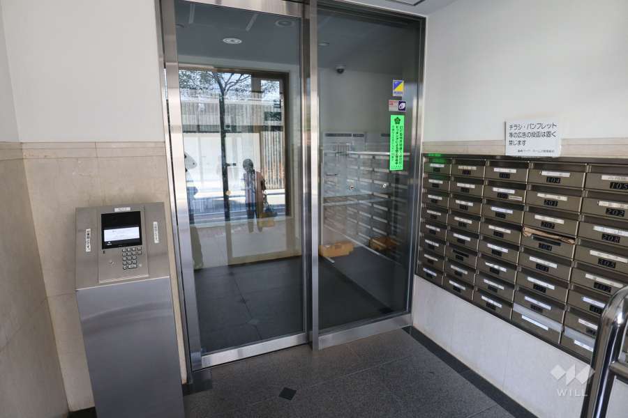 エントランスはオートロック付きです。