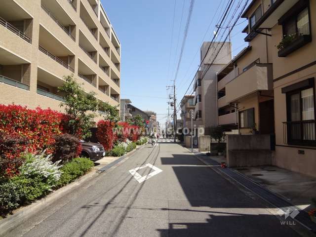 敷地南側の前面道路