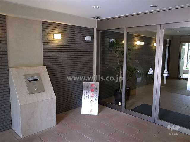 エントランスはオートロック付きです。