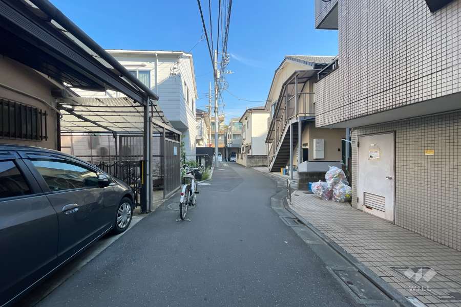 敷地東側の前面道路