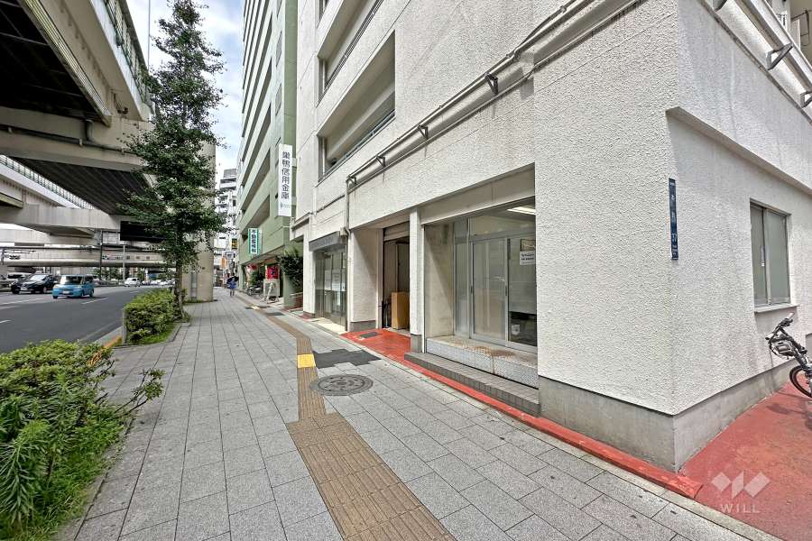 敷地の西側前面道路（南側から）