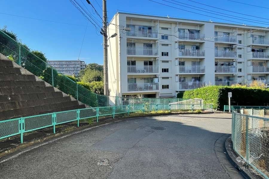 敷地南側の前面道路