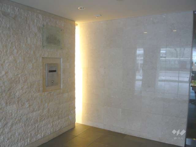 エントランスはオートロック付きです。