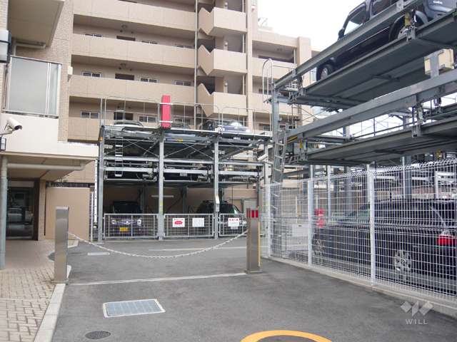 敷地内駐車場（出入り口にはロボットゲートが付いています。）