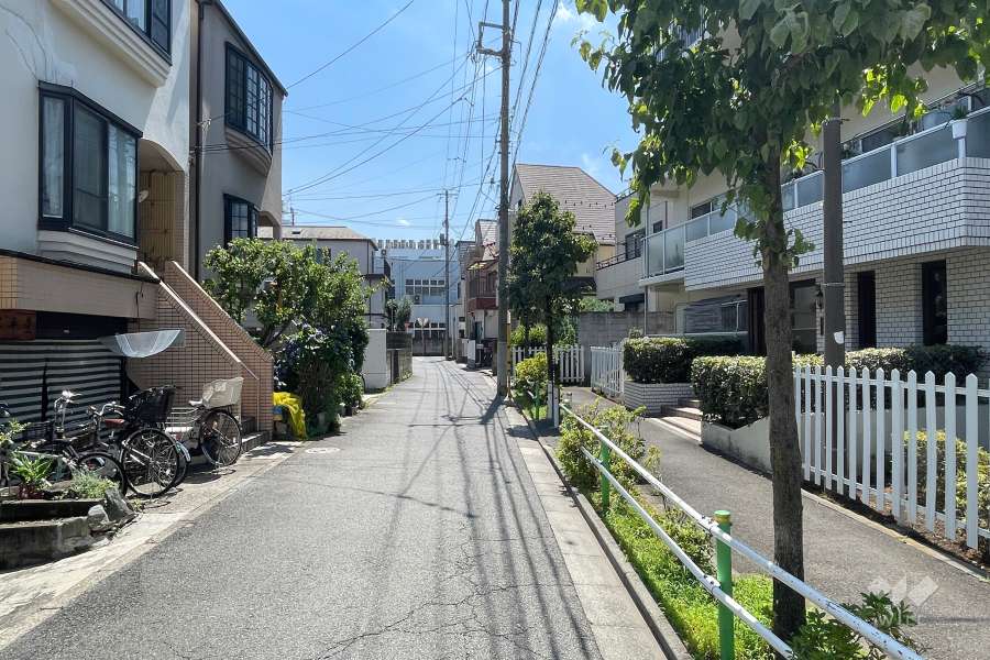 敷地南東側の前面道路　　