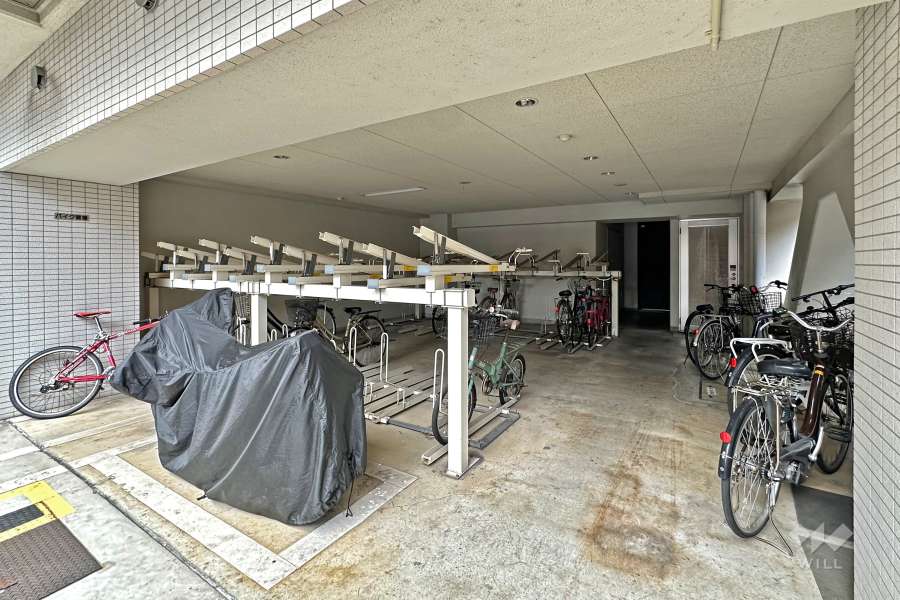 駐輪場とバイク置場
