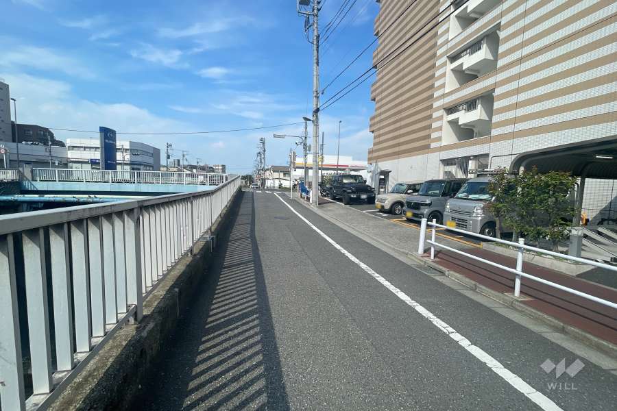 敷地北西側の前面道路