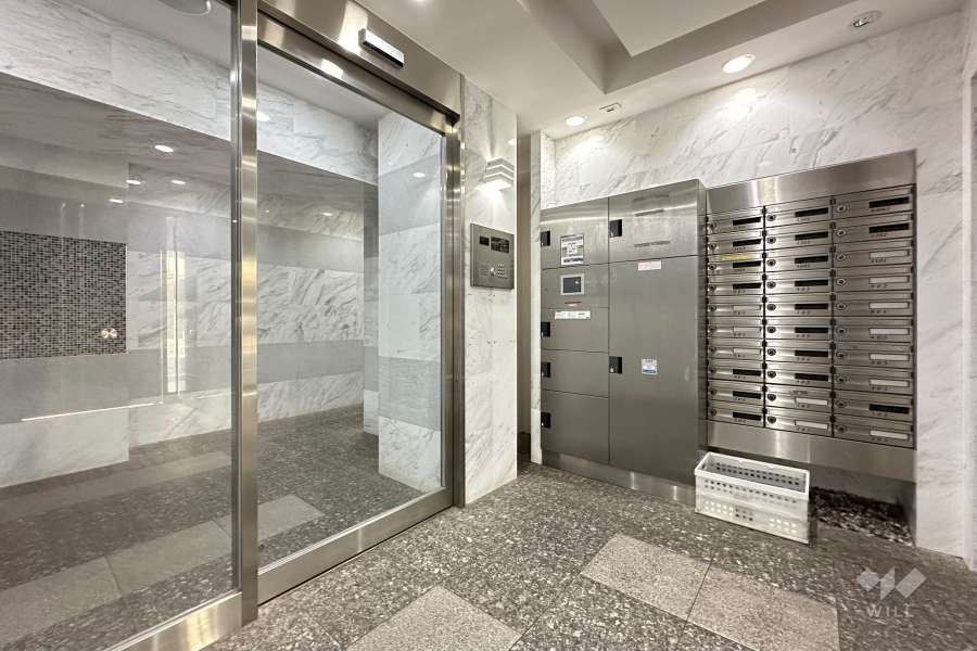 エントランスはオートロック付きです。