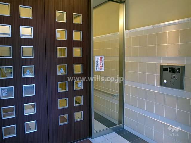 エントランスはオートロック付きです。