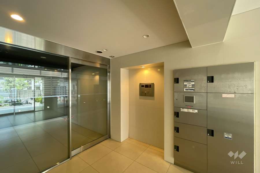 エントランスはオートロック付きです。