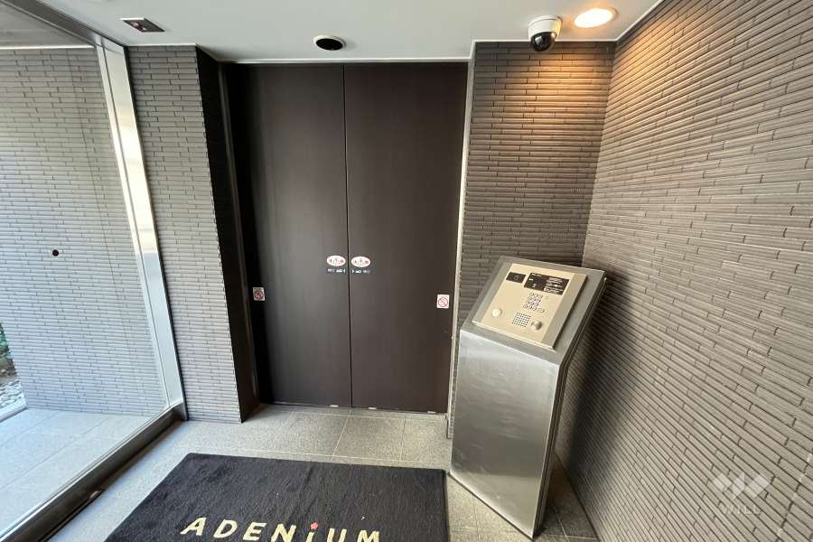 エントランスはオートロック付きです。