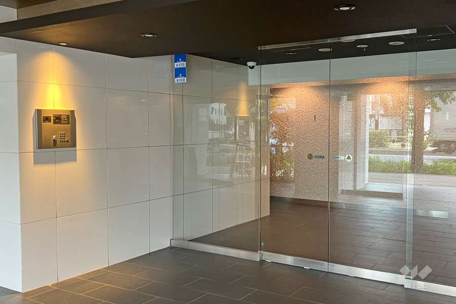 エントランスはオートロック付きです。