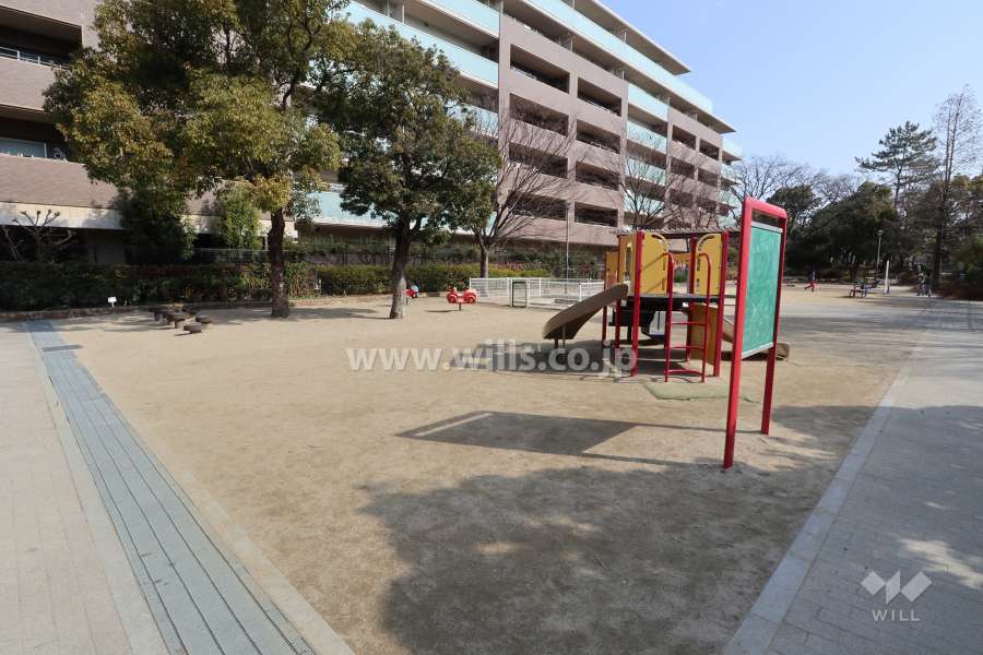 敷地に隣接する『明倫公園』