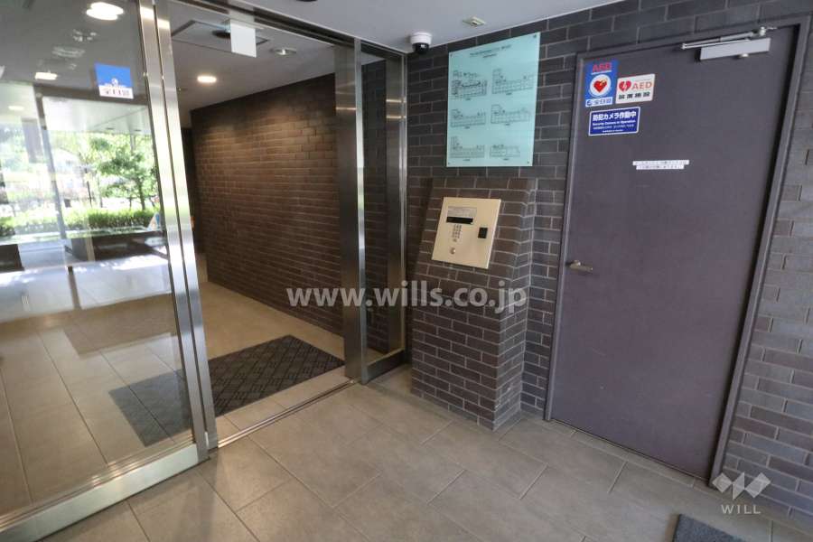 エントランスはオートロック付きです。