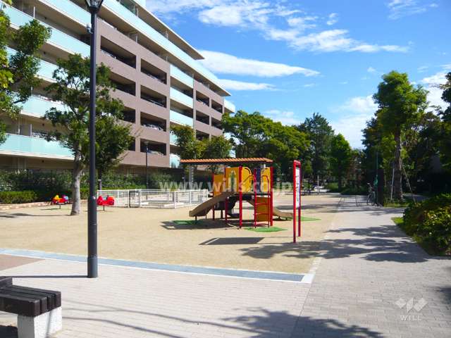 敷地に隣接して「明倫公園」があります。