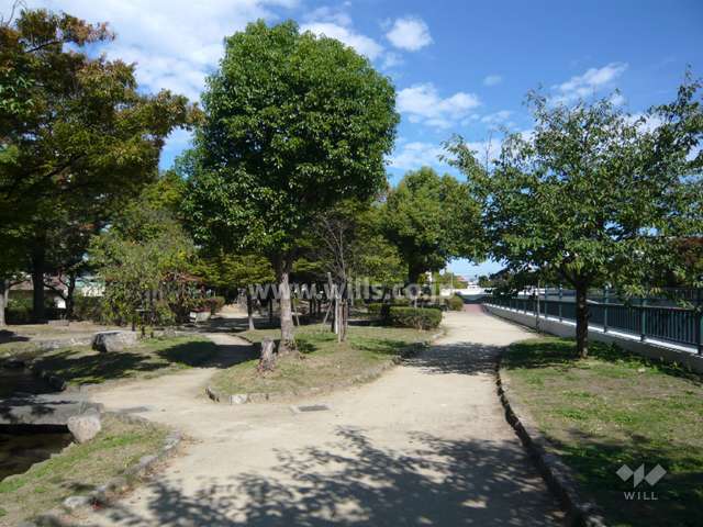 川沿いの遊歩道