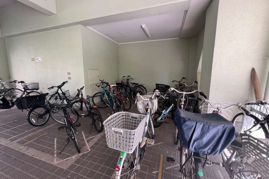 屋内に設けられた駐輪場