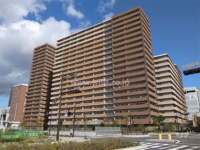 ローレルスクエア尼崎ルネ・ガーデンテラスの外観（南西側から）