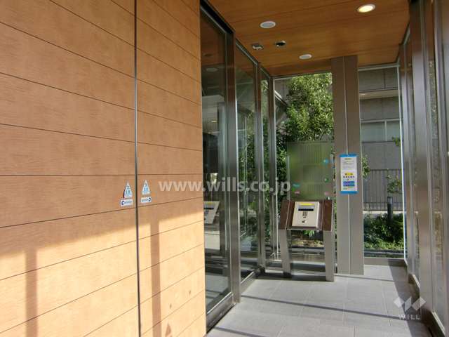 エントランスはオートロック付きです。