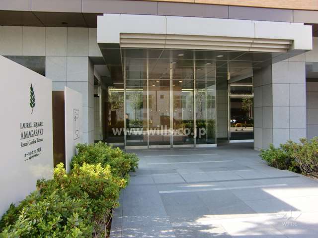 南側エントランス