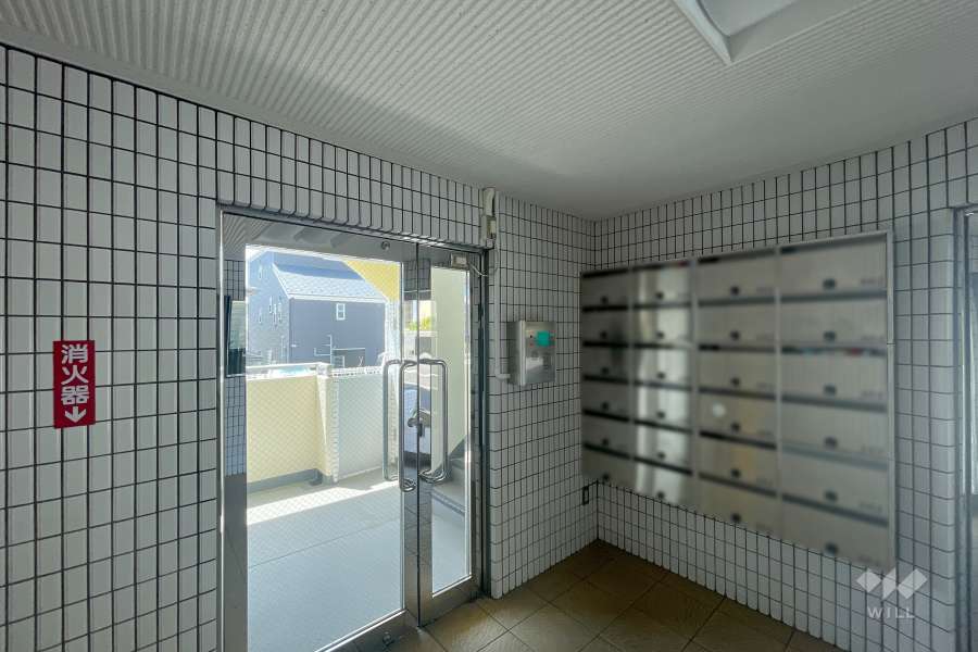 エントランスはオートロック付きです。