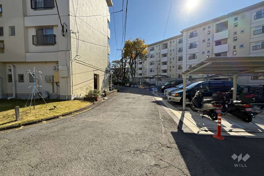 敷地西側の前面道路　